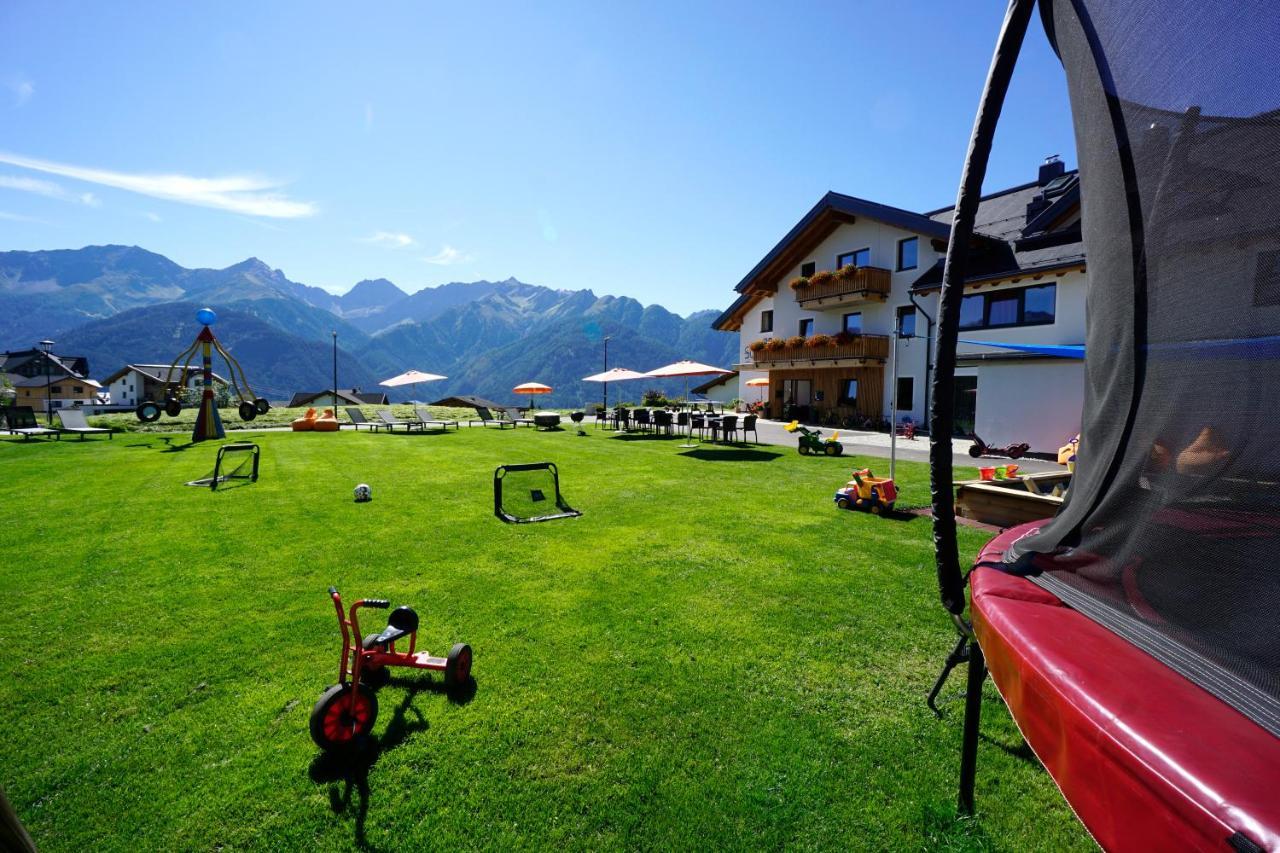 Apart-Hotel Dreisonnenhof Fiss Exterior photo