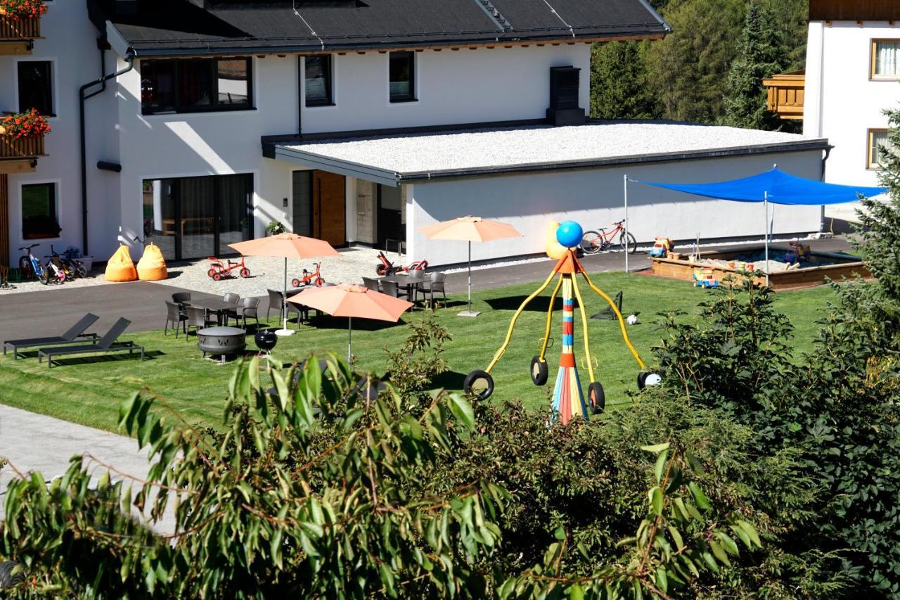 Apart-Hotel Dreisonnenhof Fiss Exterior photo