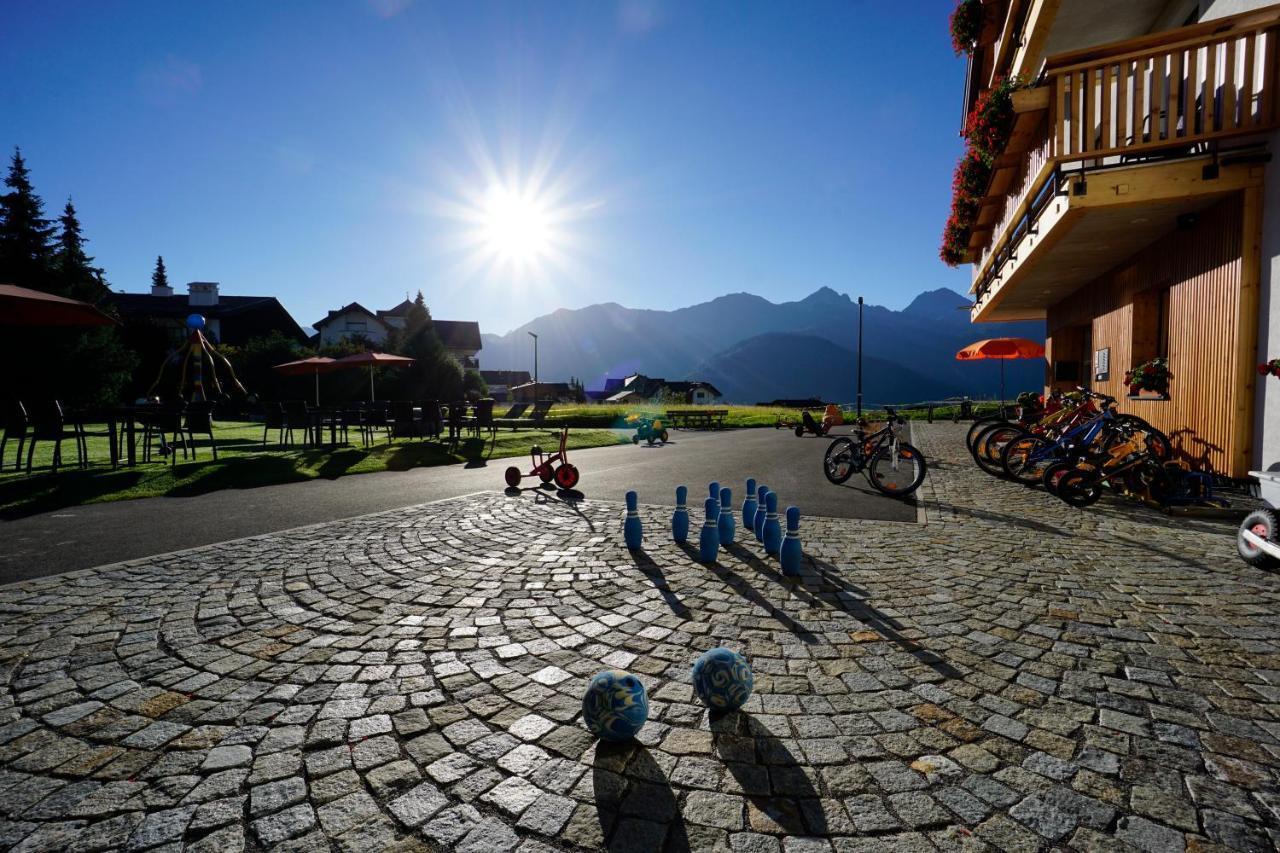 Apart-Hotel Dreisonnenhof Fiss Exterior photo