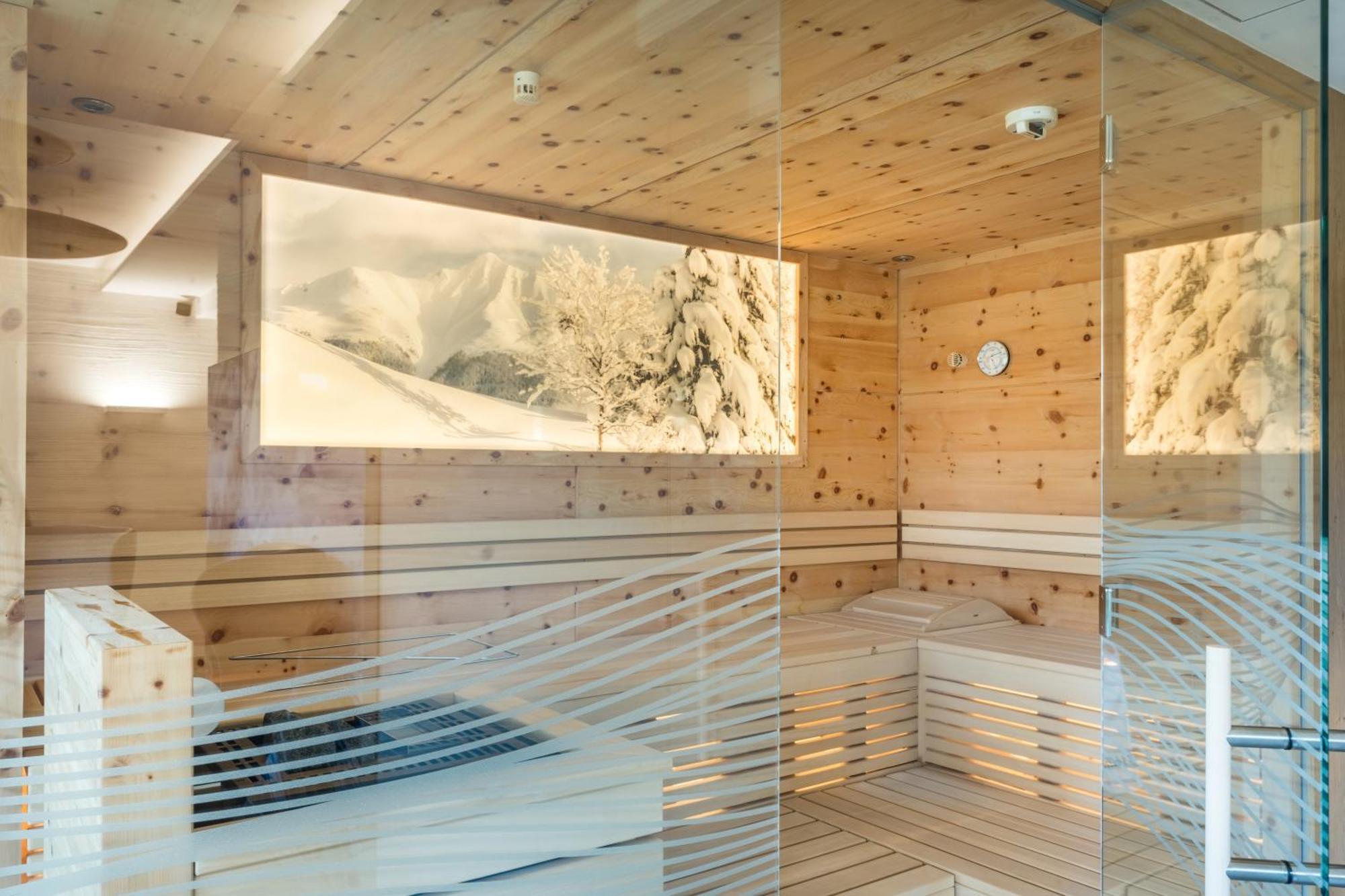 Apart-Hotel Dreisonnenhof Fiss Exterior photo