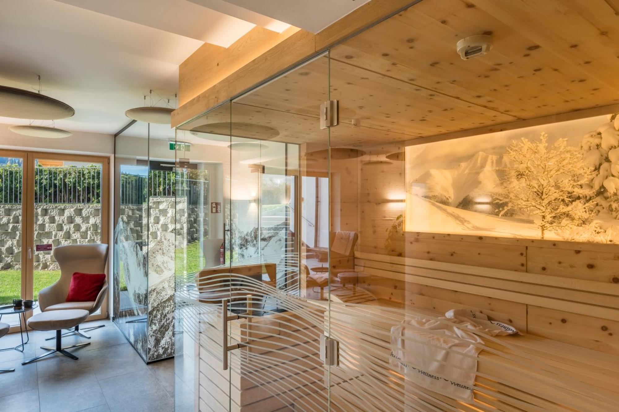 Apart-Hotel Dreisonnenhof Fiss Exterior photo