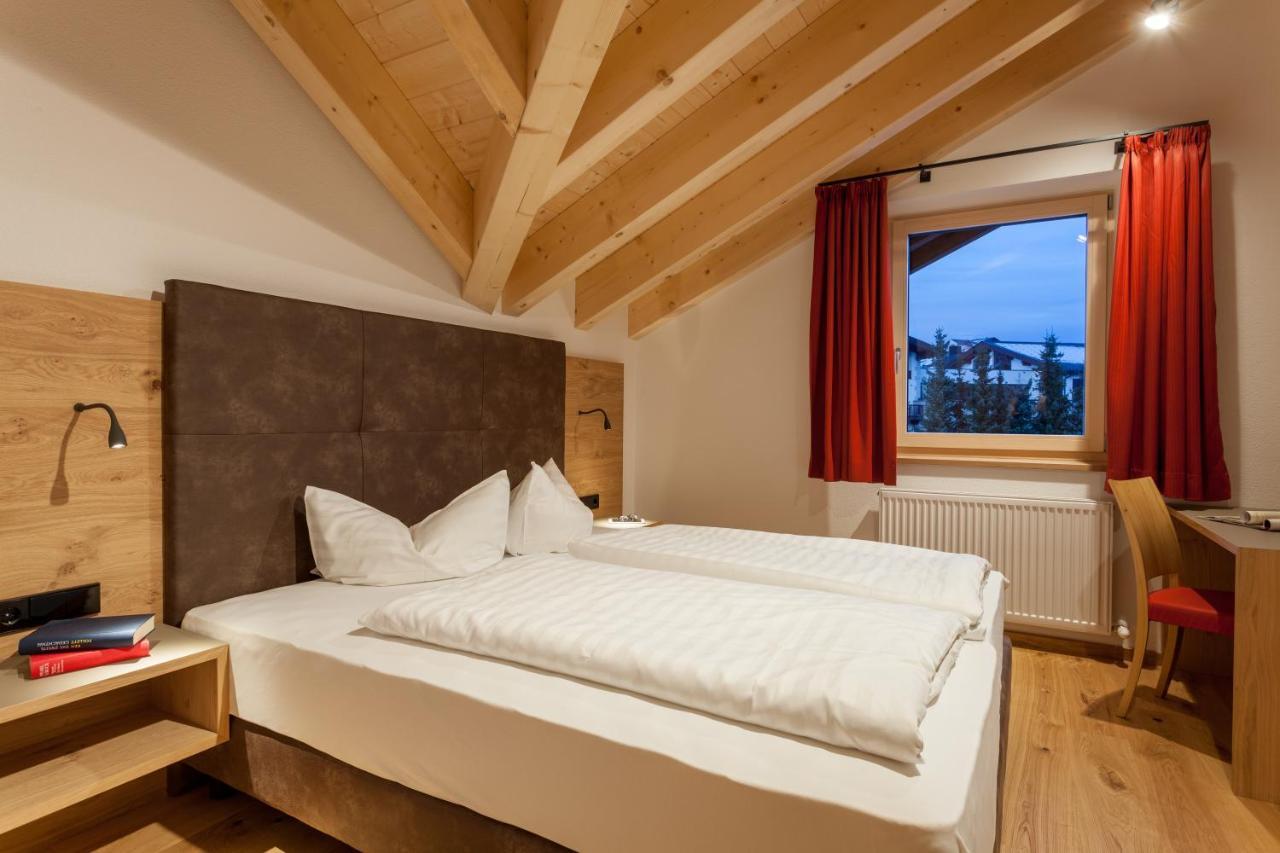 Apart-Hotel Dreisonnenhof Fiss Exterior photo